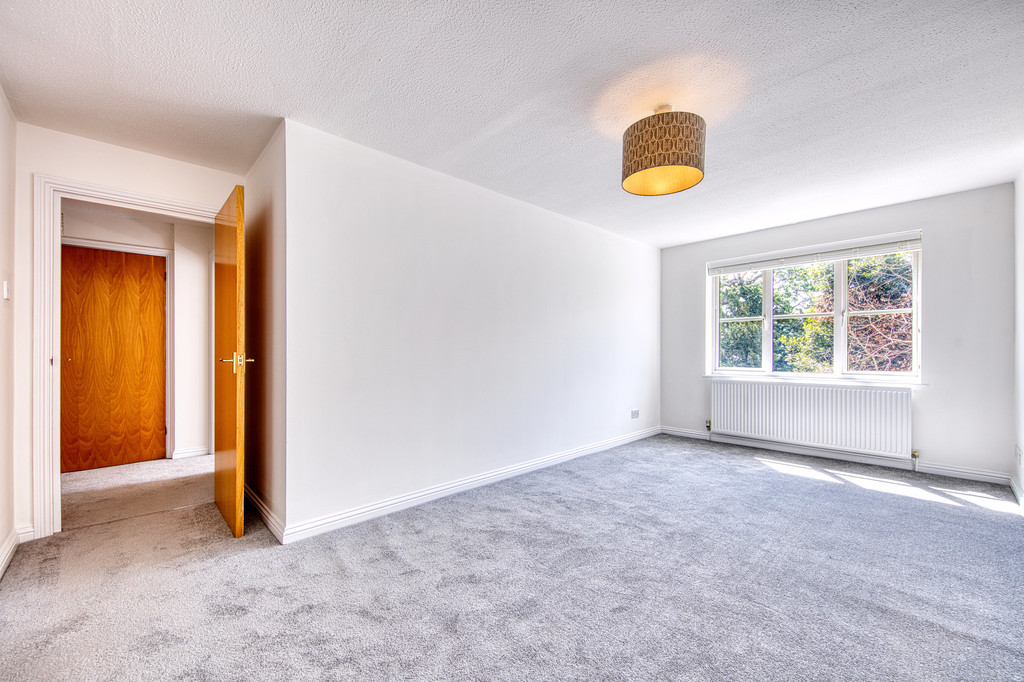 1 bed Apartment for rent in Woodford. From Martin & Co - Wanstead