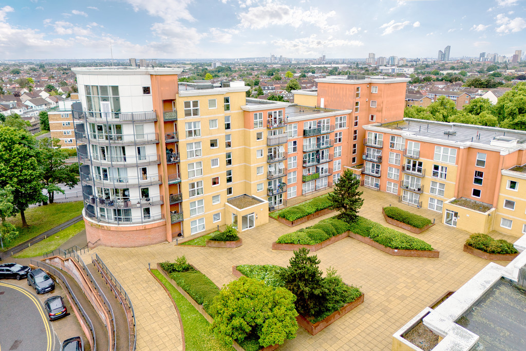 2 bed 1st Floor Flat for rent in Redbridge. From Martin & Co - Wanstead
