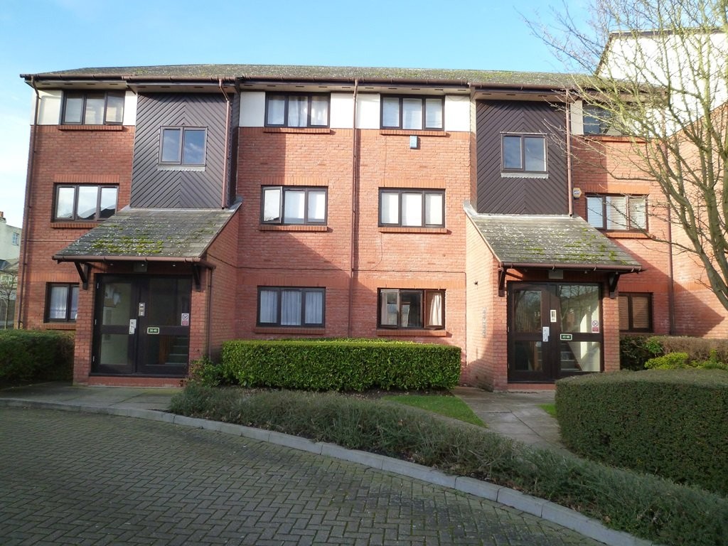 1 bed 1st Floor Flat for rent in Epping Forest. From Martin & Co - Wanstead
