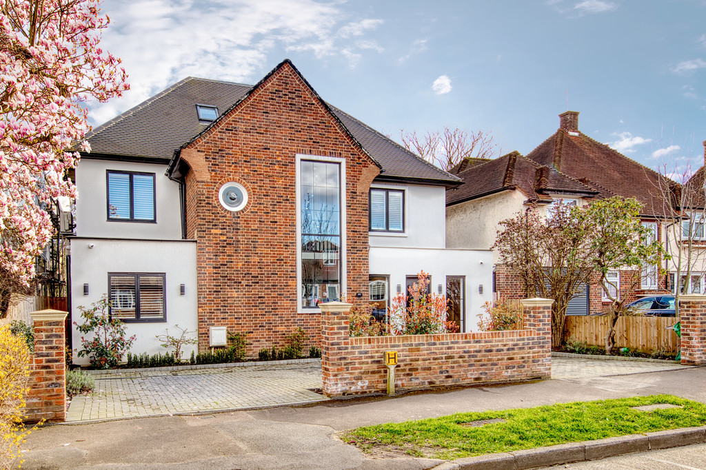 5 bed Detached for rent in London. From Martin & Co - Wanstead