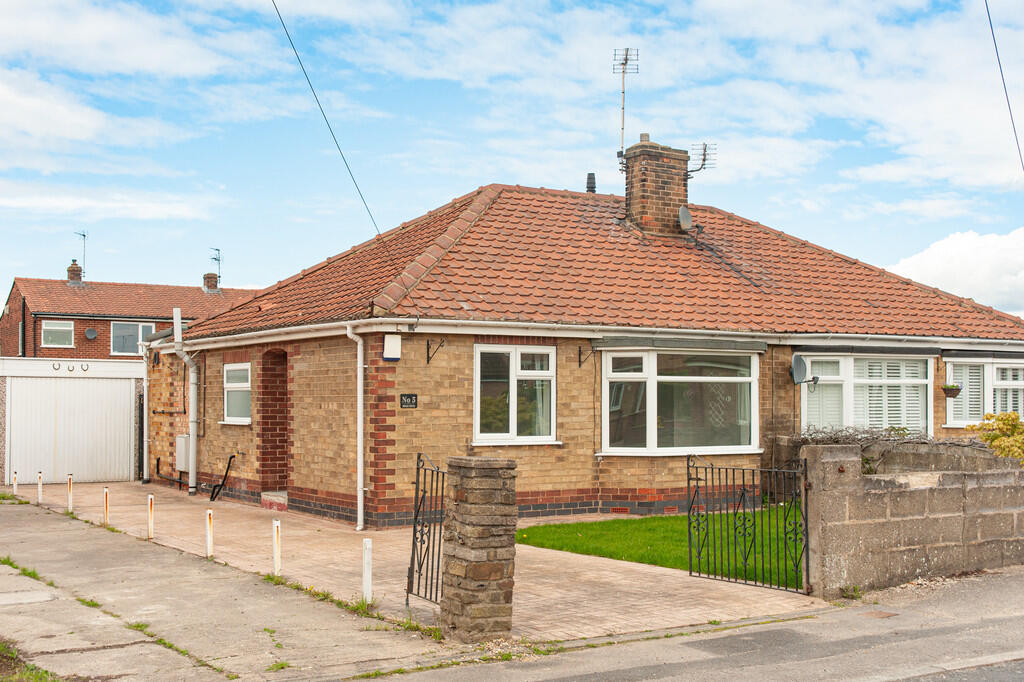2 bed Semi-detached bungalow for rent in New Earswick. From Martin & Co - York