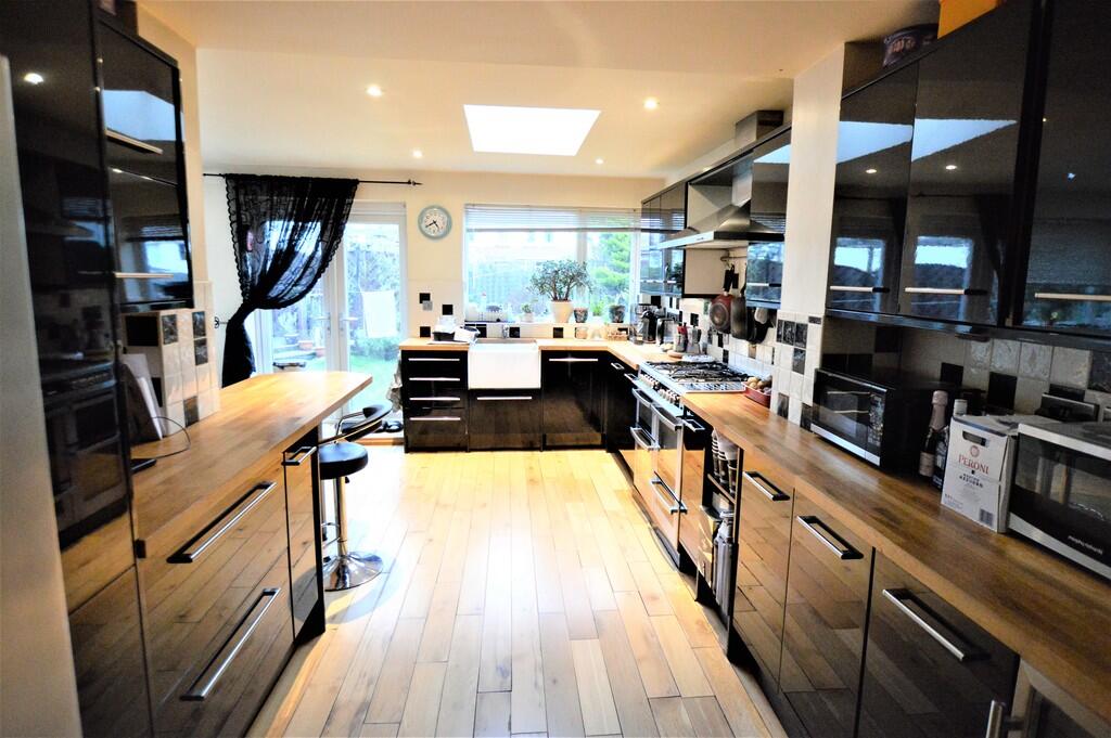4 bed Semi Detached for rent in York. From Martin & Co - York
