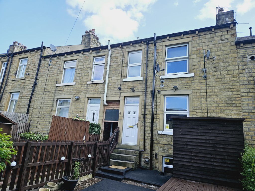 2 bed Mid Terraced House for rent in West Yorkshire. From Martin & Co - Huddersfield