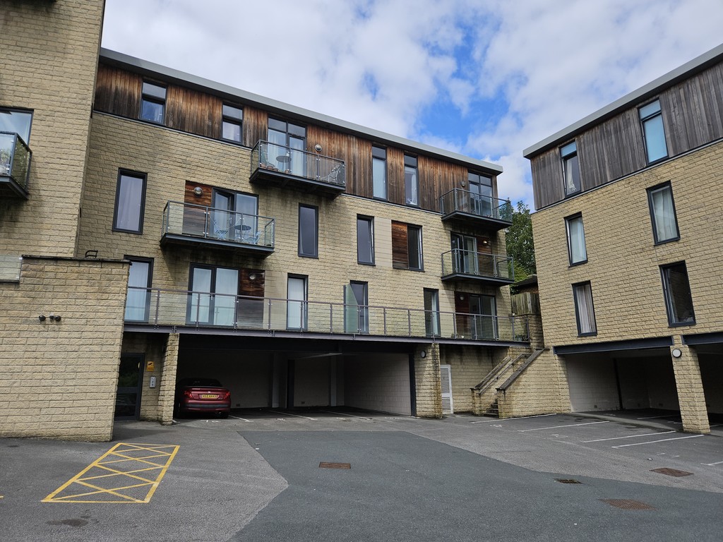 2 bed Apartment for rent in West Yorkshire. From Martin & Co - Huddersfield