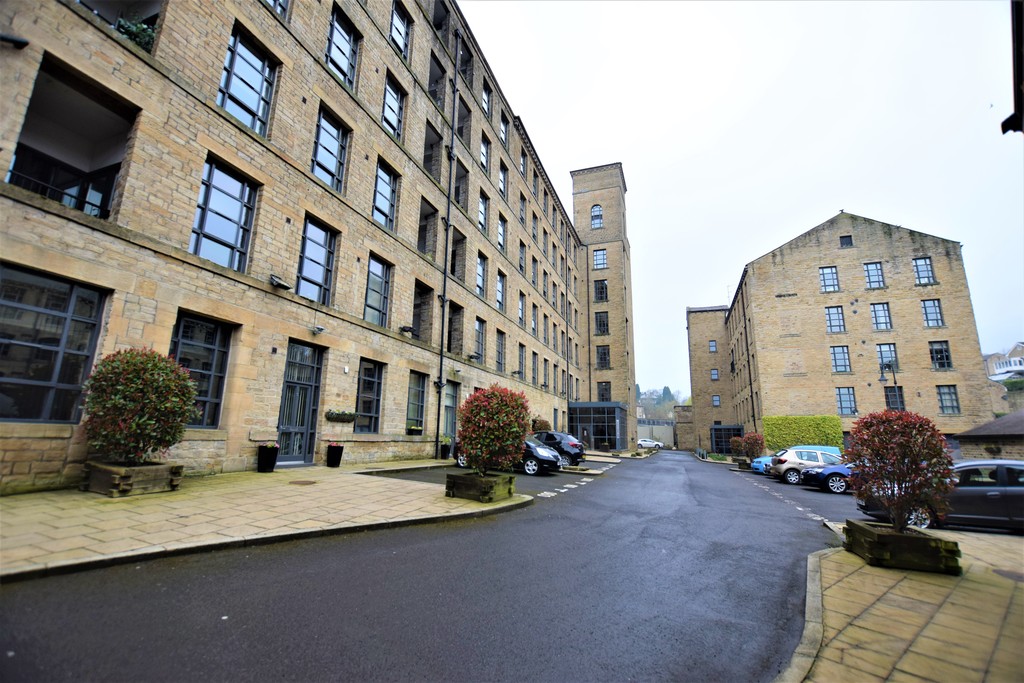 1 bed Apartment for rent in Outlane. From Martin & Co - Huddersfield