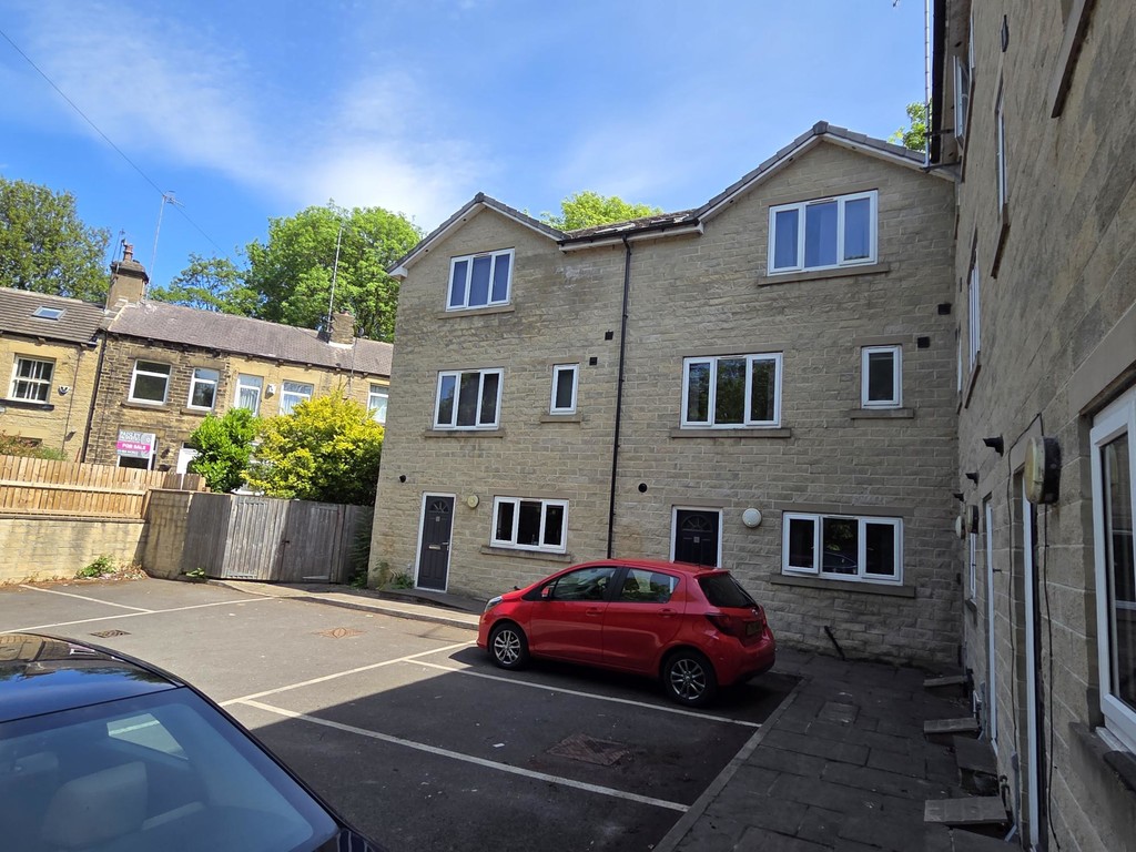1 bed House Share for rent in West Yorkshire. From Martin & Co - Huddersfield