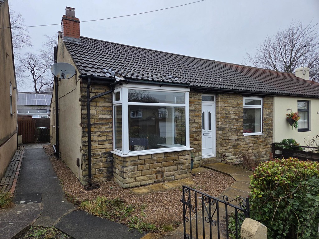 3 bed Semi-detached bungalow for rent in West Yorkshire. From Martin & Co - Huddersfield 3 bed Semi-detached bungalow for rent in West Yorkshire. From Martin & Co - Huddersfield