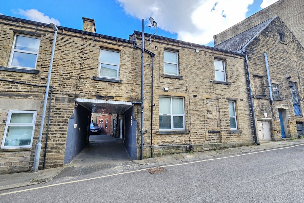 1 bed Apartment for rent in West Yorkshire. From Martin & Co - Huddersfield