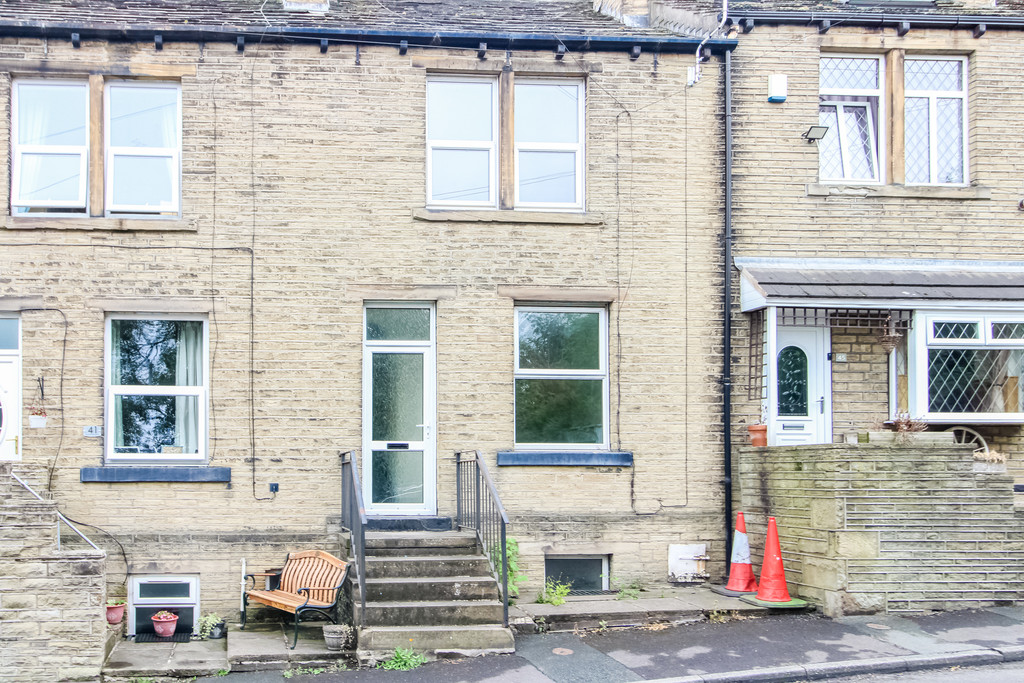 2 bed Mid Terraced House for rent in West Yorkshire . From Martin & Co - Huddersfield