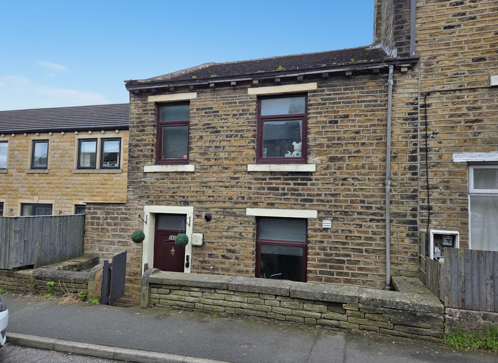 3 bed Semi Detached for rent in Outlane. From Martin & Co - Huddersfield