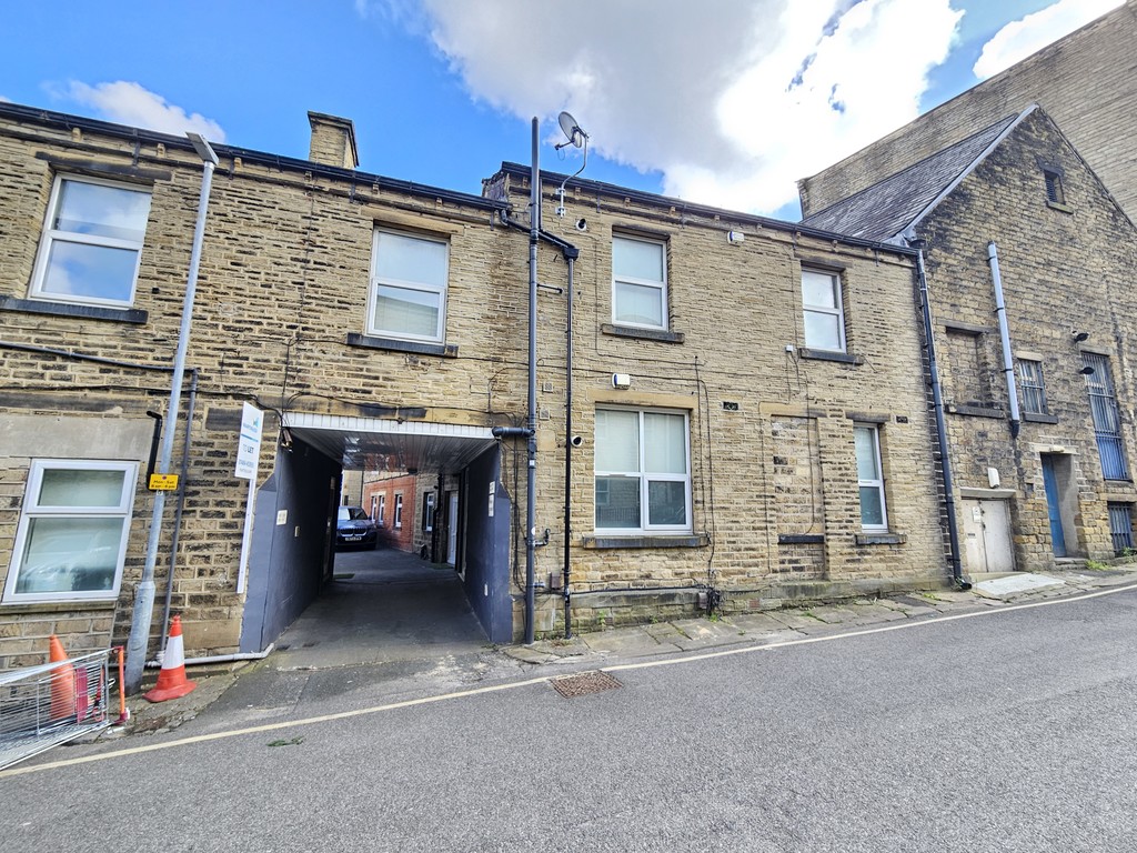 1 bed 1st Floor Flat for rent in Huddersfield. From Martin & Co - Huddersfield