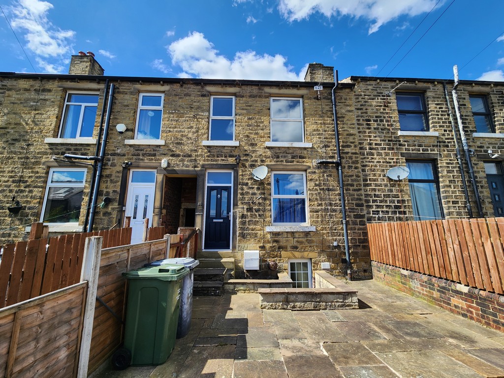 2 bed Mid Terraced House for rent in West Yorkshire. From Martin & Co - Huddersfield