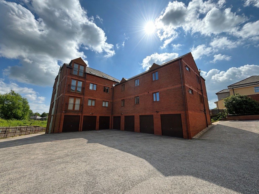 2 bed Apartment for rent in West Yorkshire. From Martin & Co - Huddersfield