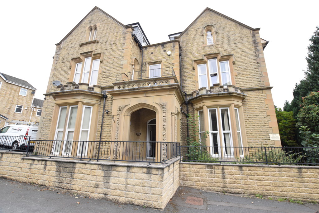 2 bed Apartment for rent in Outlane. From Martin & Co - Huddersfield
