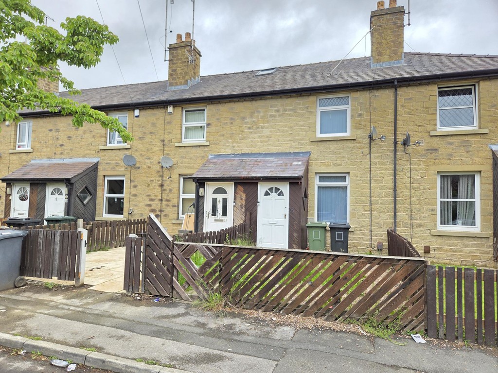 2 bed Mid Terraced House for rent in Huddersfield. From Martin & Co - Huddersfield