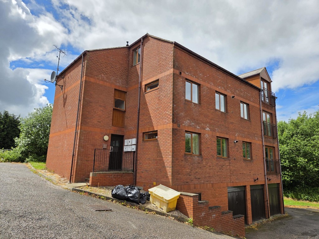2 bed Apartment for rent in Outlane. From Martin & Co - Huddersfield