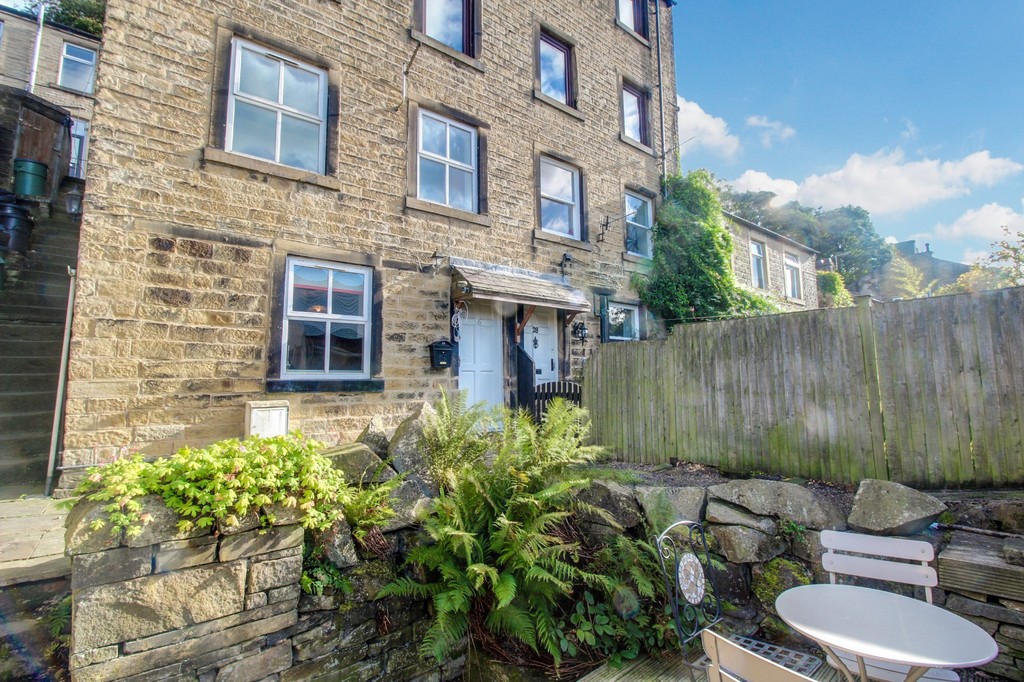 1 bed End of Terrace for rent in West Yorkshire. From Martin & Co - Huddersfield