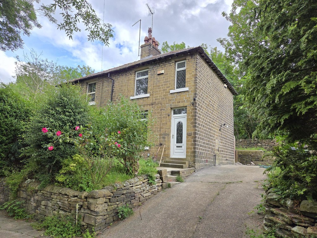 2 bed Semi Detached for rent in Netherton. From Martin & Co - Huddersfield 2 bed Semi Detached for rent in Netherton. From Martin & Co - Huddersfield
