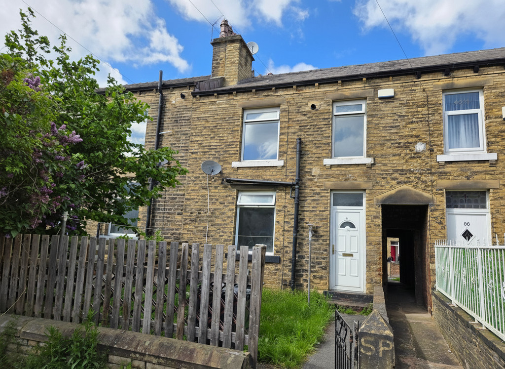 2 bed Mid Terraced House for rent in Huddersfield. From Martin & Co - Huddersfield