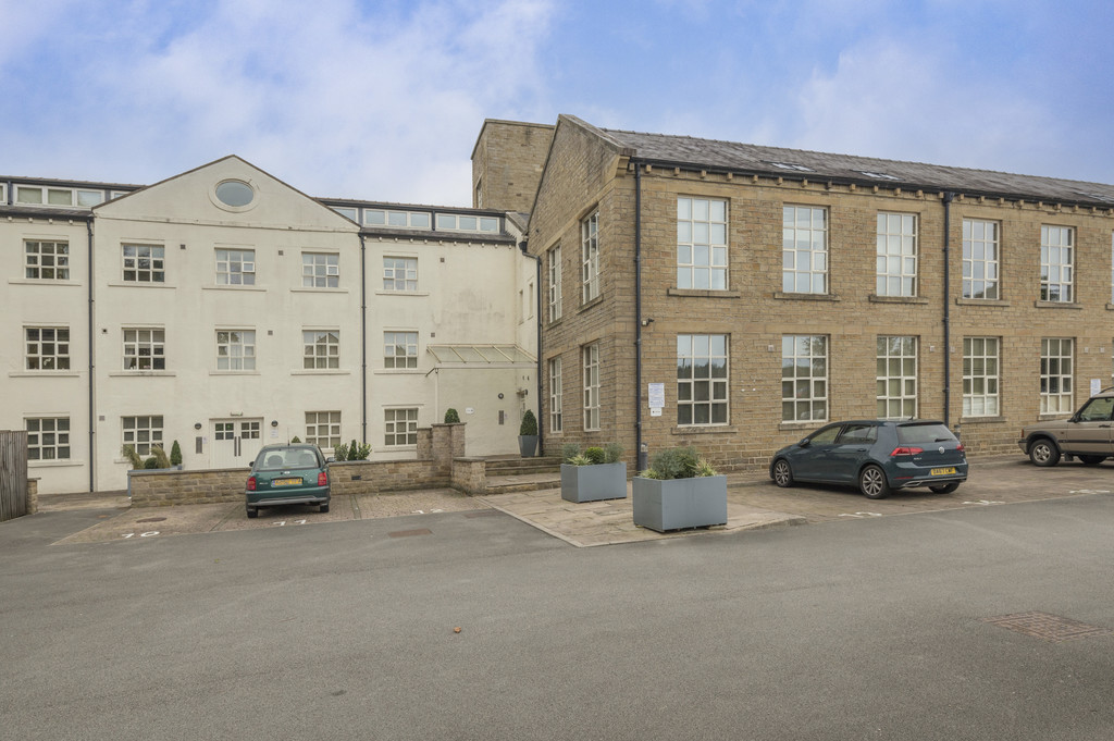 1 bed Studio for rent in West Yorkshire. From Martin & Co - Huddersfield