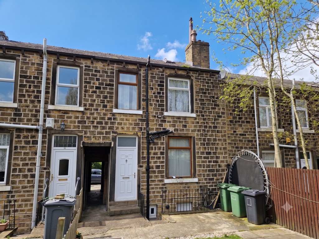 2 bed Mid Terraced House for rent in Huddersfield. From Martin & Co - Huddersfield