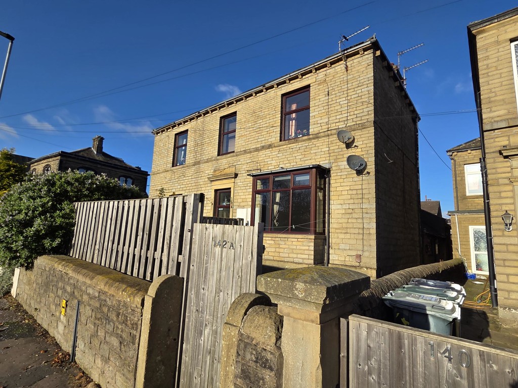 1 bed 1st Floor Flat for rent in West Yorkshire. From Martin & Co - Huddersfield