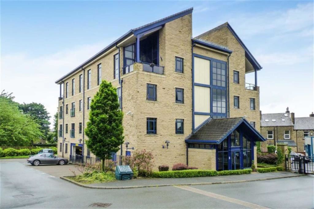 2 bed Apartment for rent in West Yorkshire. From Martin & Co - Huddersfield