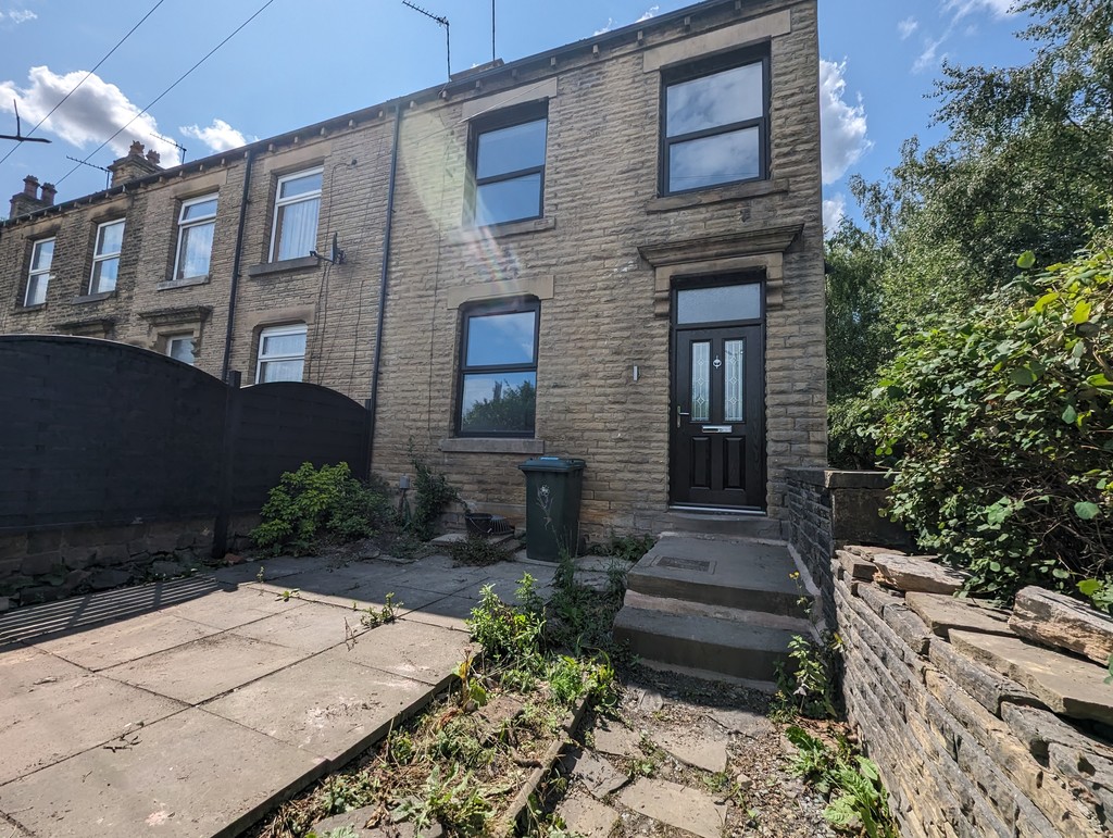2 bed End of Terrace for rent in West Yorkshire. From Martin & Co - Huddersfield