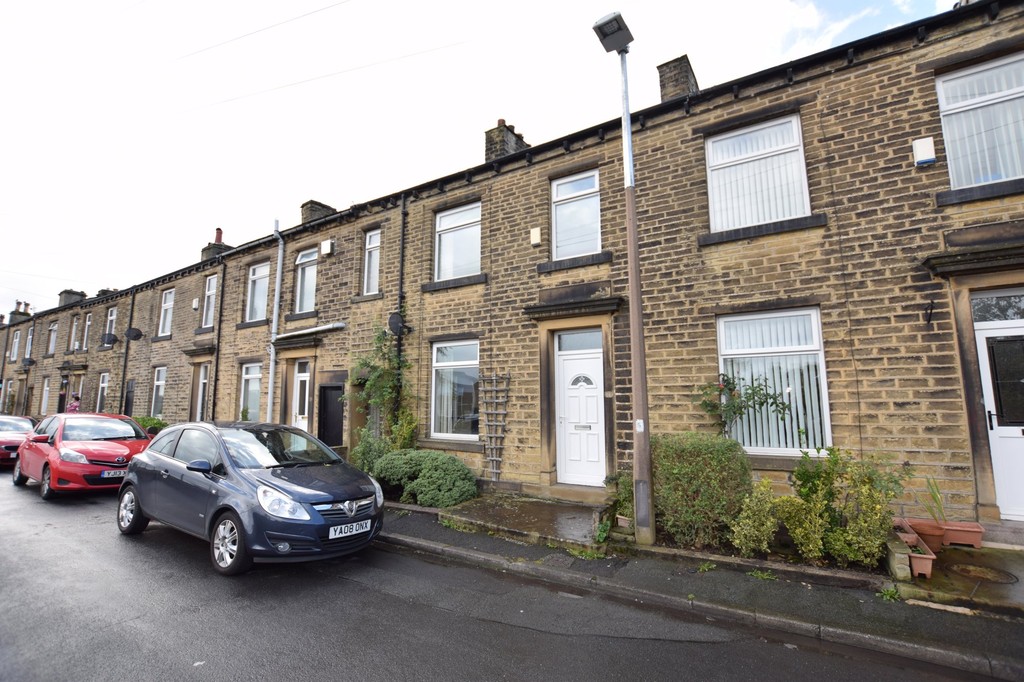 2 bed Mid Terraced House for rent in West Yorkshire. From Martin & Co - Huddersfield 2 bed Mid Terraced House for rent in West Yorkshire. From Martin & Co - Huddersfield