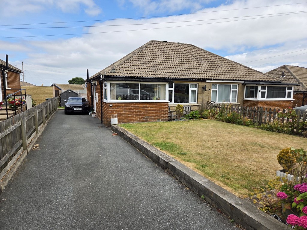 2 bed Semi-detached bungalow for rent in West Yorkshire. From Martin & Co - Huddersfield 2 bed Semi-detached bungalow for rent in West Yorkshire. From Martin & Co - Huddersfield