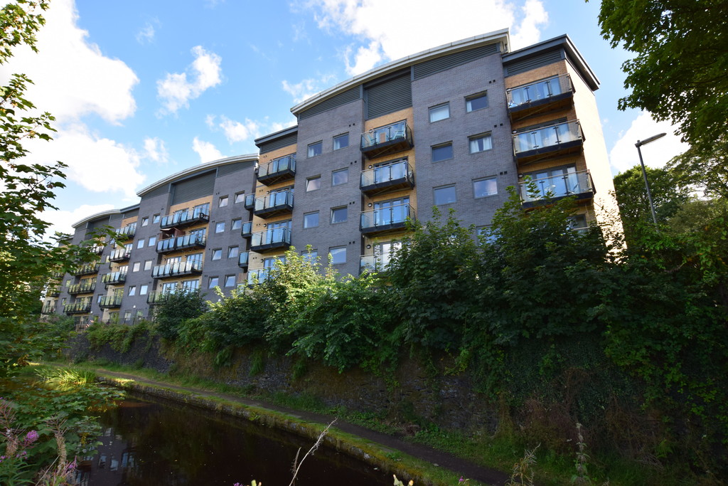 2 bed Apartment for rent in West Yorkshire. From Martin & Co - Huddersfield