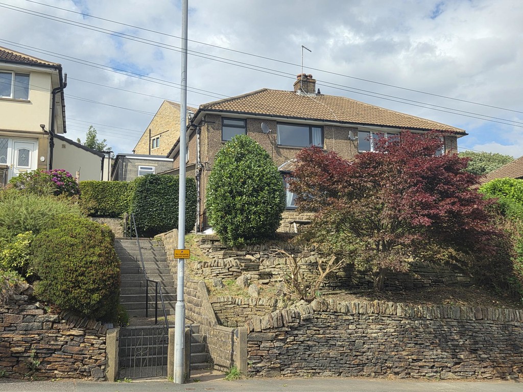 3 bed Semi Detached for rent in West Yorkshire. From Martin & Co - Huddersfield 3 bed Semi Detached for rent in West Yorkshire. From Martin & Co - Huddersfield