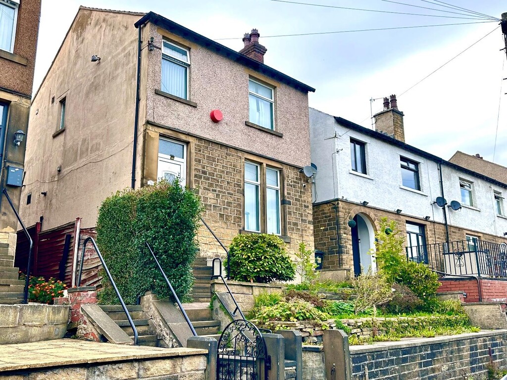 3 bed Detached for rent in West Yorkshire. From Martin & Co - Huddersfield