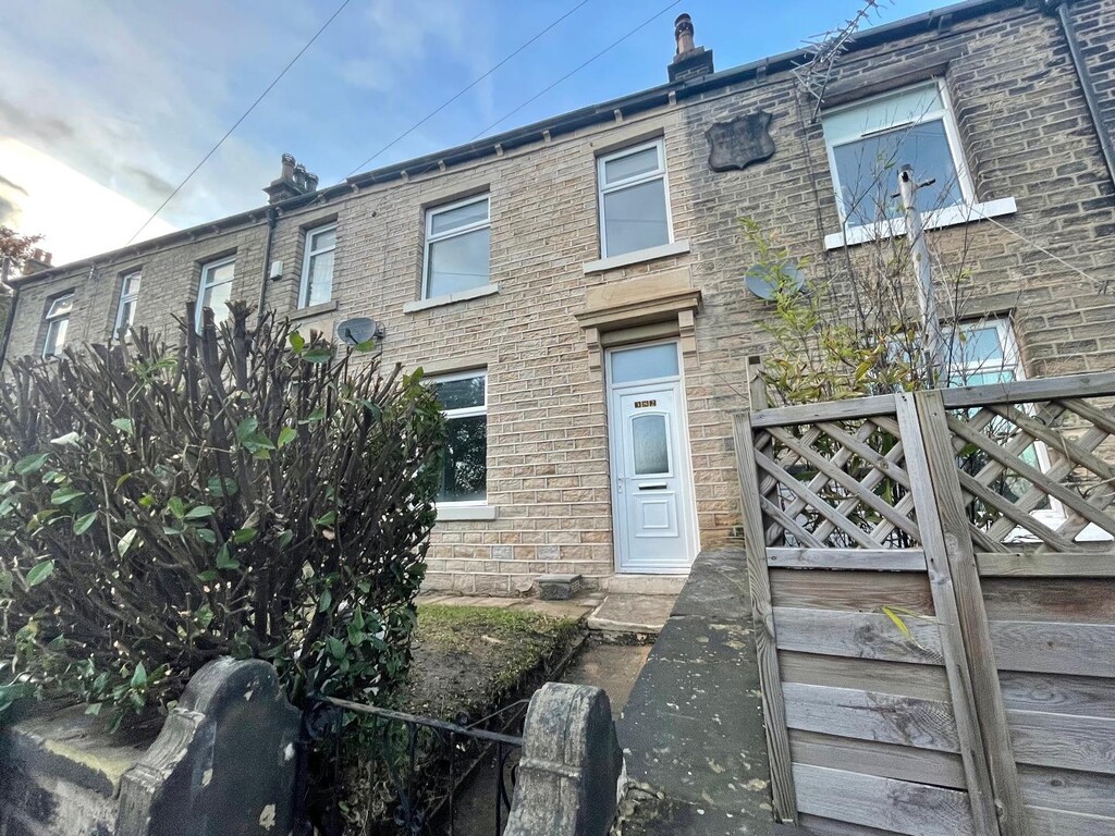 2 bed Mid Terraced House for rent in West Yorkshire. From Martin & Co - Huddersfield