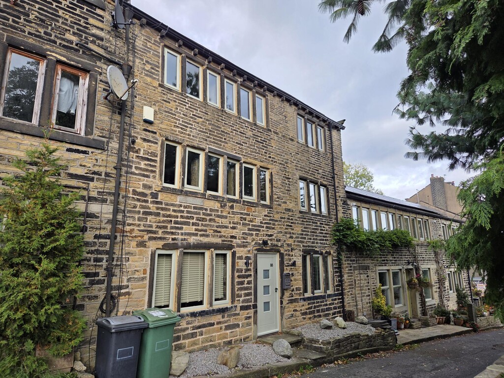 4 bed Mid Terraced House for rent in West Yorkshir. From Martin & Co - Huddersfield