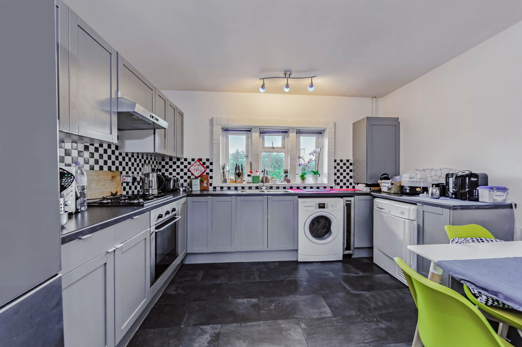 2 bed Apartment for rent in Raynes Park. From Martin & Co - Camden