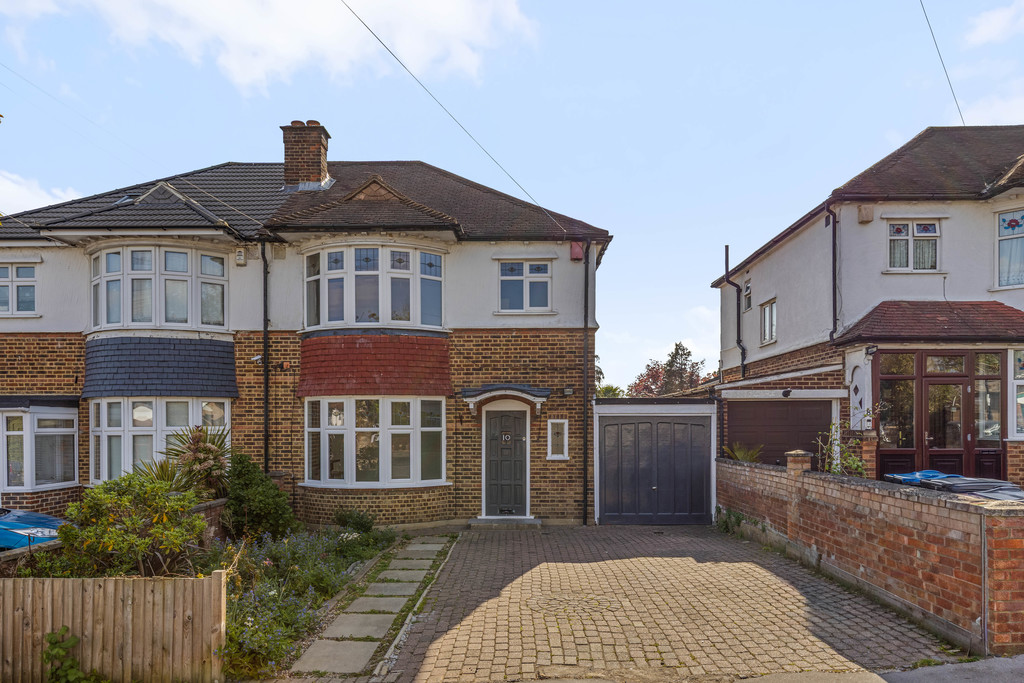 3 bed Semi Detached for rent in England. From Martin & Co - Crystal Palace