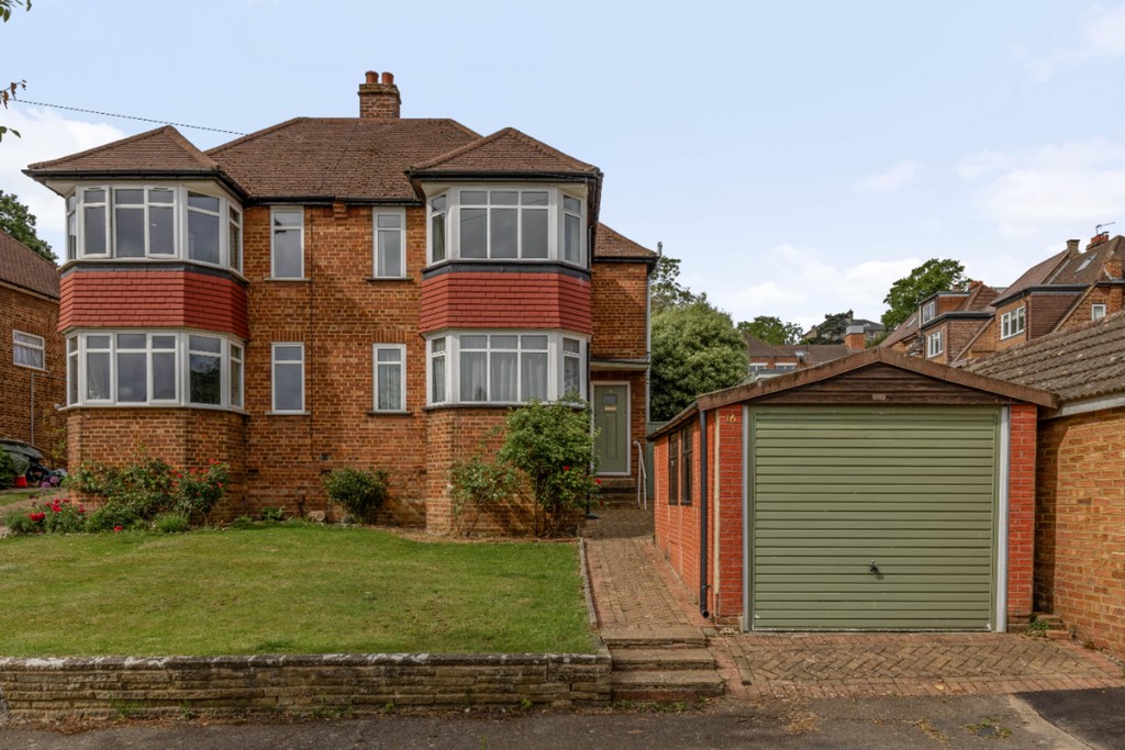 3 bed Semi Detached for rent in Penge. From Martin & Co - Crystal Palace 3 bed Semi Detached for rent in Penge. From Martin & Co - Crystal Palace
