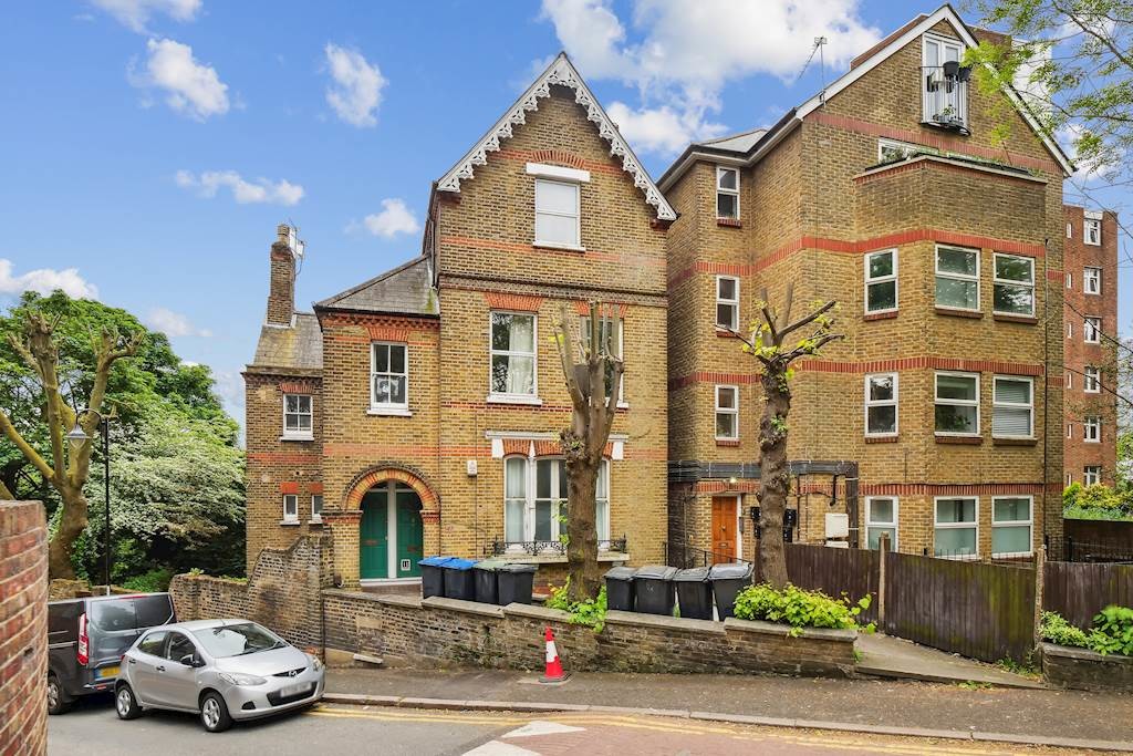 2 bed Apartment for rent in London. From Martin & Co - Crystal Palace