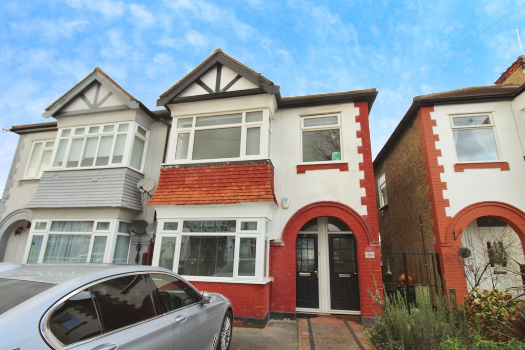 1 bed Ground Floor Flat for rent in Essex. From Martin & Co - Romford