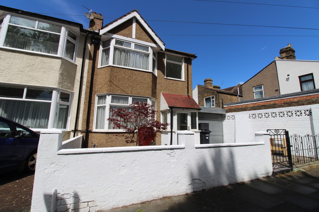 3 bed Semi Detached for rent in Essex. From Martin & Co - Romford