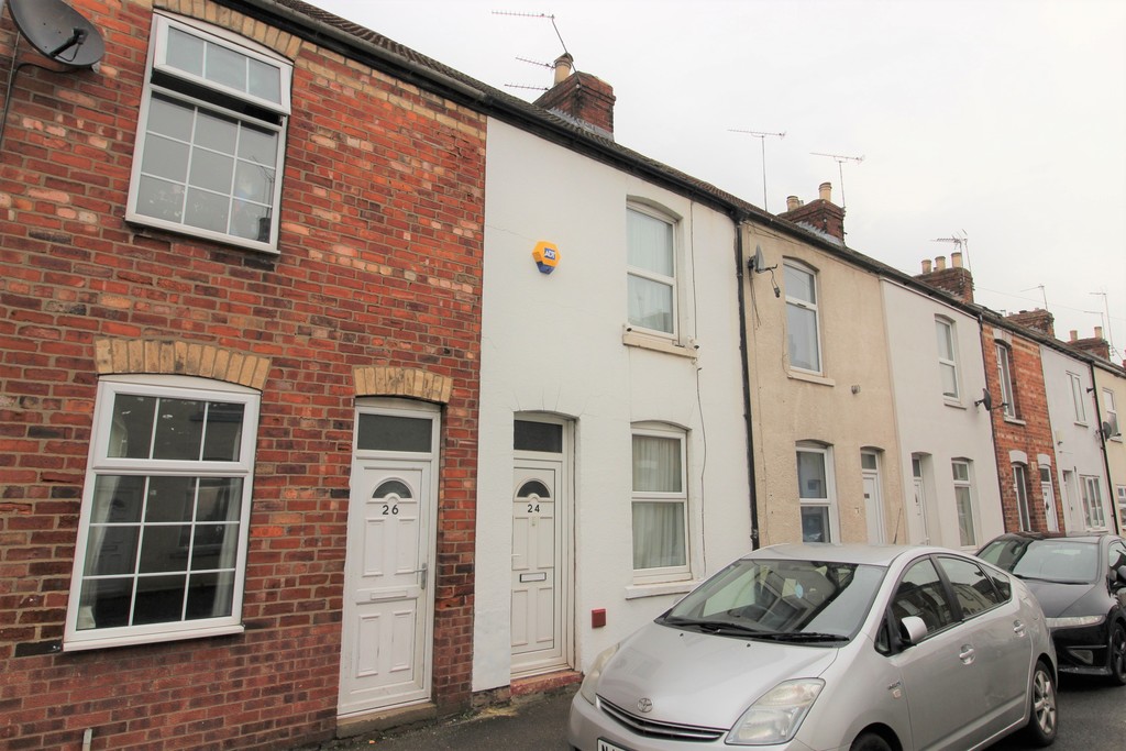 2 bed Mid Terraced House for rent in Lincs. From Martin & Co - Gainsborough