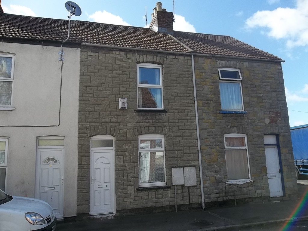 2 bed Mid Terraced House for rent in Lincs. From Martin & Co - Gainsborough