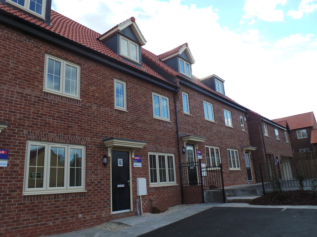 3 bed Town House for rent in S Yorks. From Martin & Co - Gainsborough