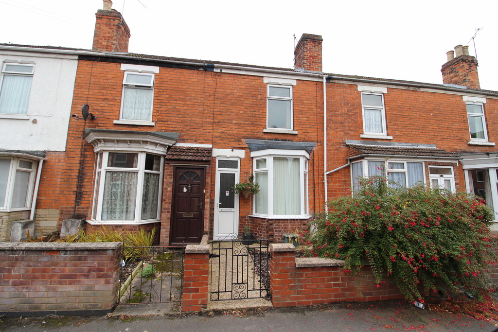 2 bed Mid Terraced House for rent in Lincs. From Martin & Co - Gainsborough