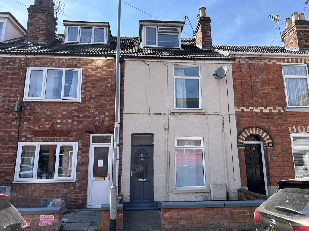 3 bed Mid Terraced House for rent in Gainsborough. From Martin & Co - Gainsborough