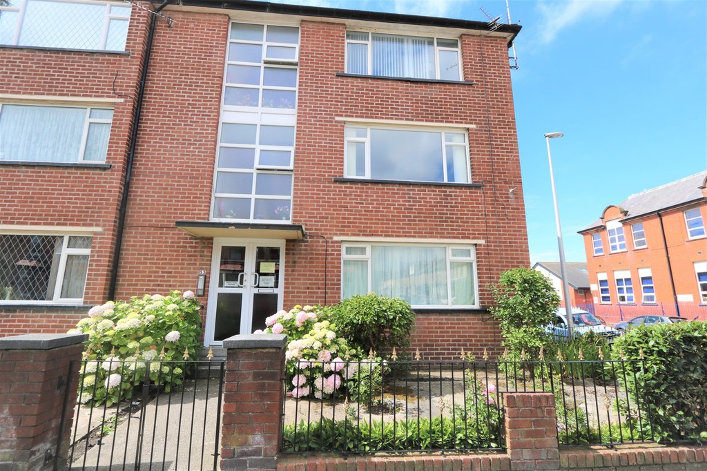 2 bed Apartment for rent in Blackpool. From Martin & Co - Blackpool
