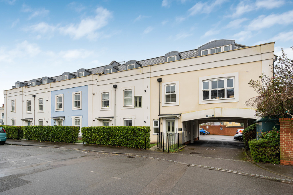 2 bed Apartment for rent in Reigate. From Martin & Co - Redhill