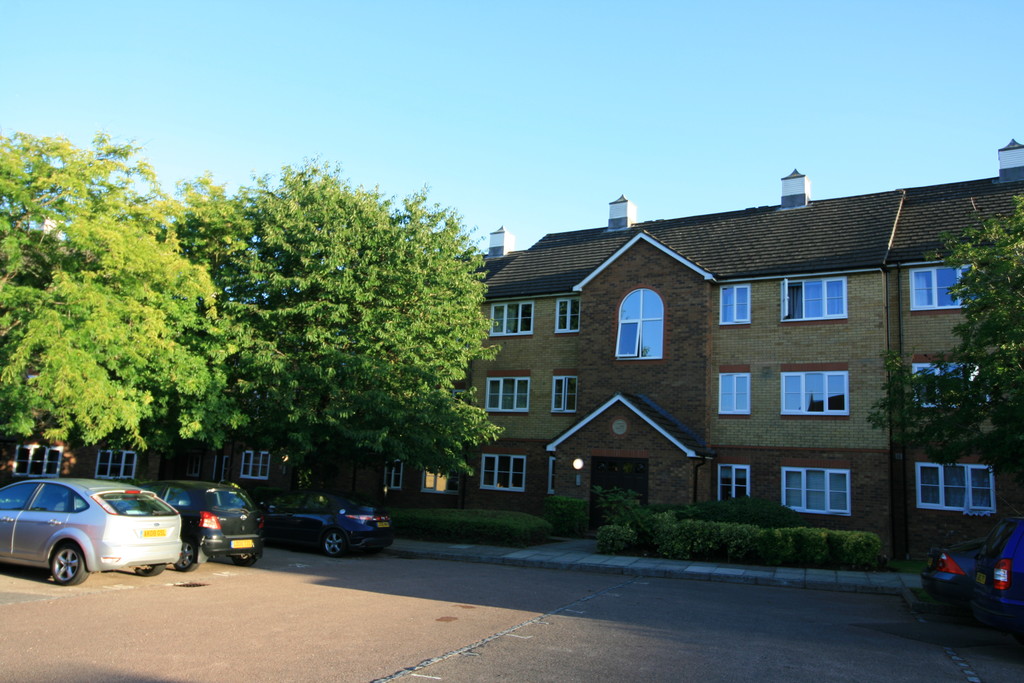 2 bed Apartment for rent in Reigate. From Martin & Co - Redhill