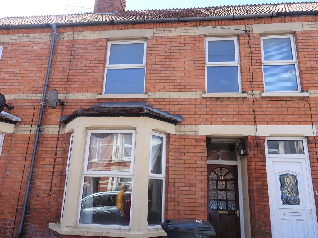 3 bed Mid Terraced House for rent in Somerset. From Martin & Co - Yeovil